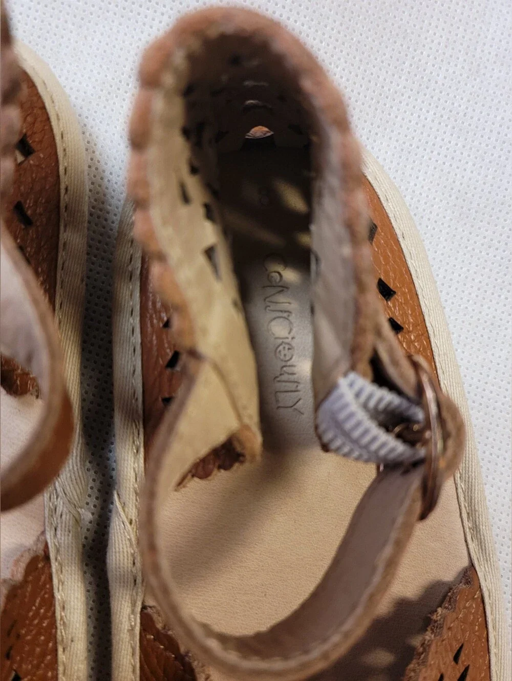 NEW Consciously Kids Sz 8 Tan Pocket Sandals